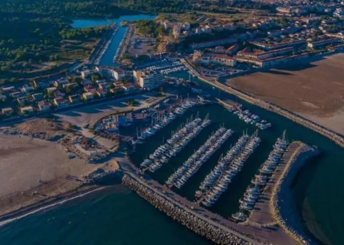 Beautiful Near The アパート ナルボンヌ